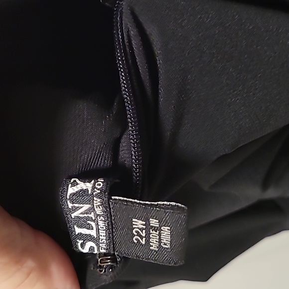 SLNY Black Dress with White Floral Edging - Picture 5 of 6